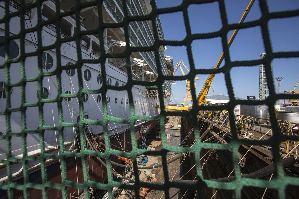 Fotos: La reparación del &#039;Mariner of the seas&#039; en Cádiz, en imágenes