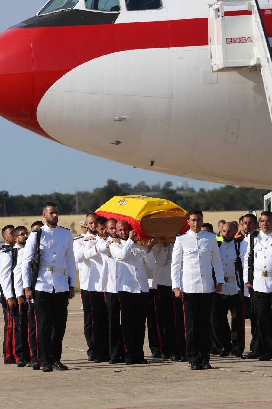 Fotos: Llegada del cuerpo de Antonio Carrero Jiménez a Rota