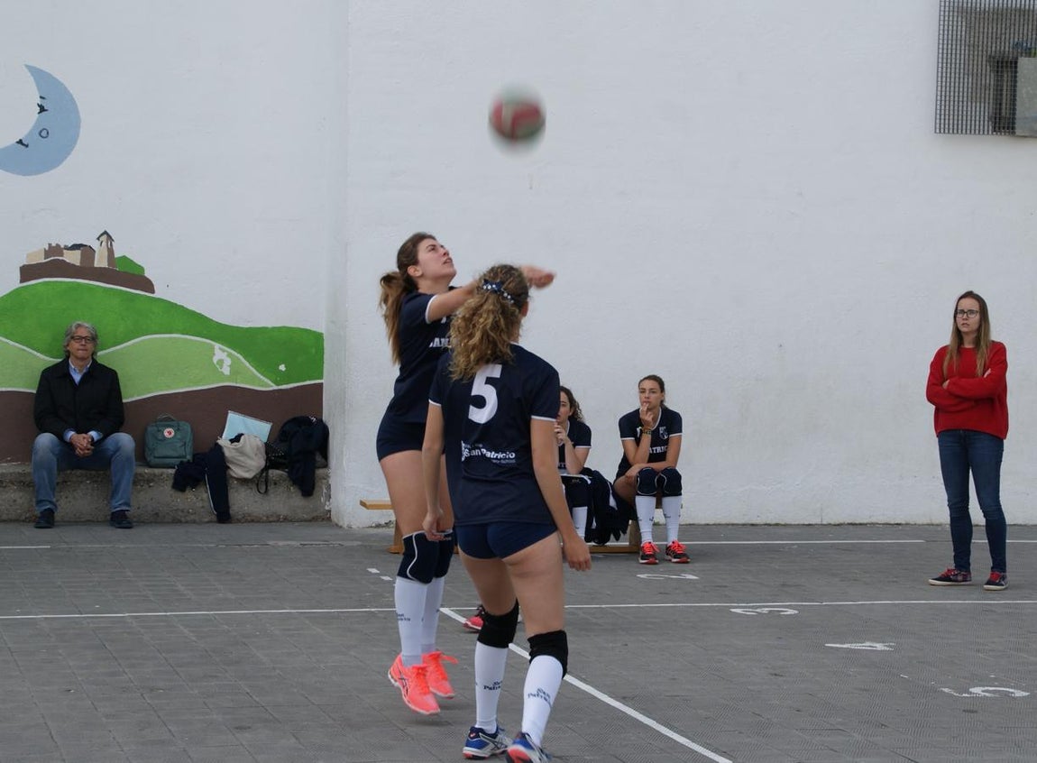 Las mejores imágenes del partido de voleibol juvenil femenino entre Raimundo Lulio y San Patricio Soto