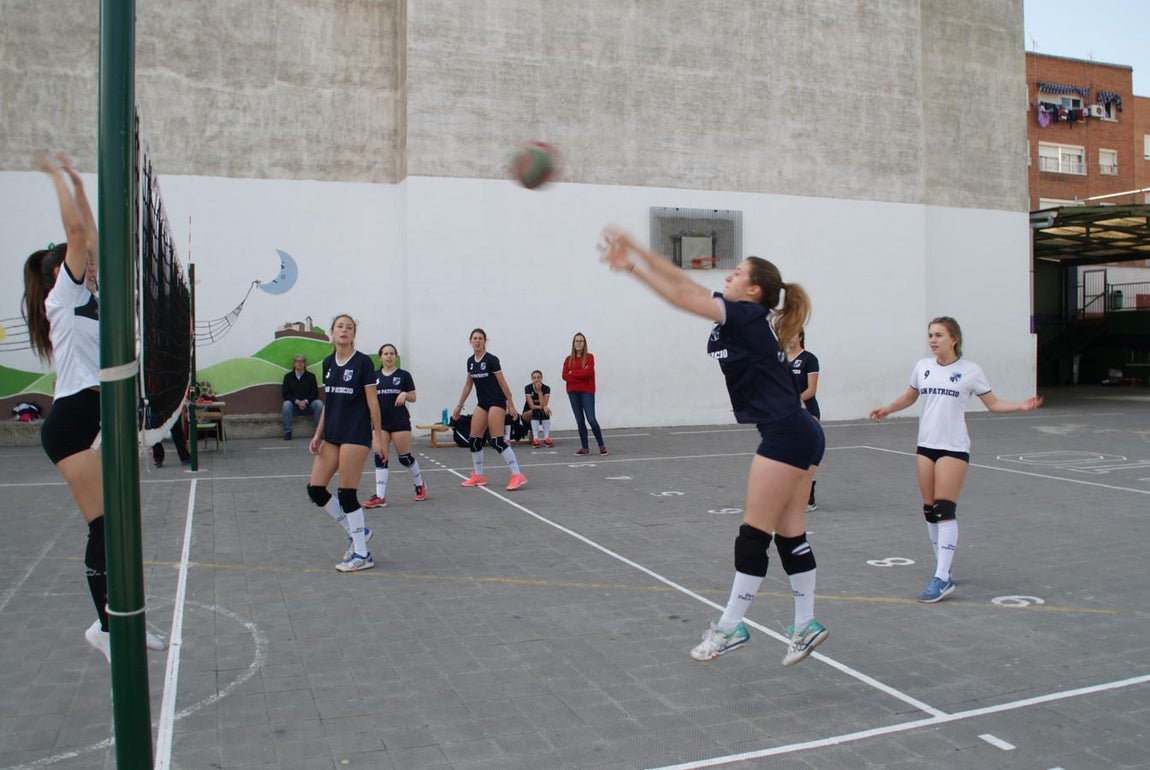 Las mejores imágenes del partido de voleibol juvenil femenino entre Raimundo Lulio y San Patricio Soto