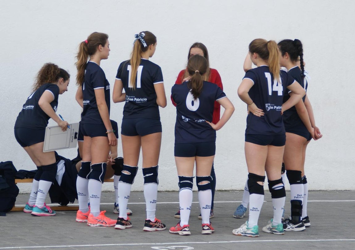 Las mejores imágenes del partido de voleibol juvenil femenino entre Raimundo Lulio y San Patricio Soto