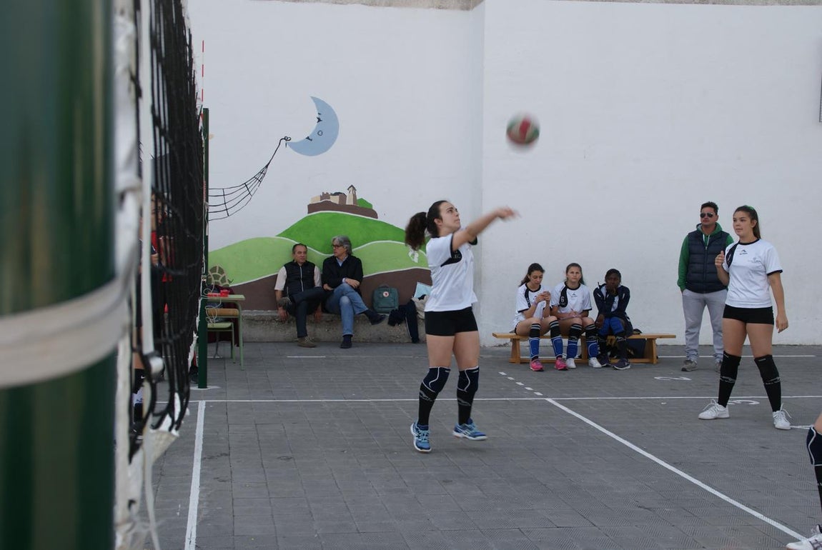 Las mejores imágenes del partido de voleibol juvenil femenino entre Raimundo Lulio y San Patricio Soto