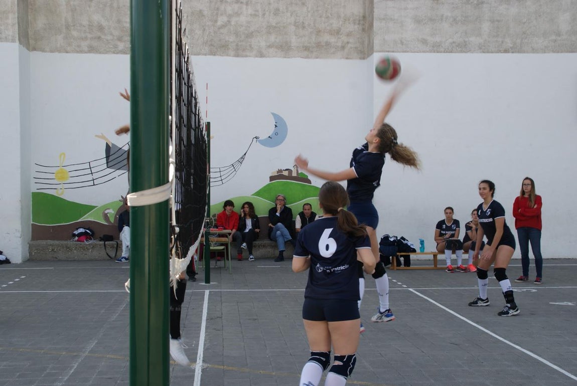 Las mejores imágenes del partido de voleibol juvenil femenino entre Raimundo Lulio y San Patricio Soto