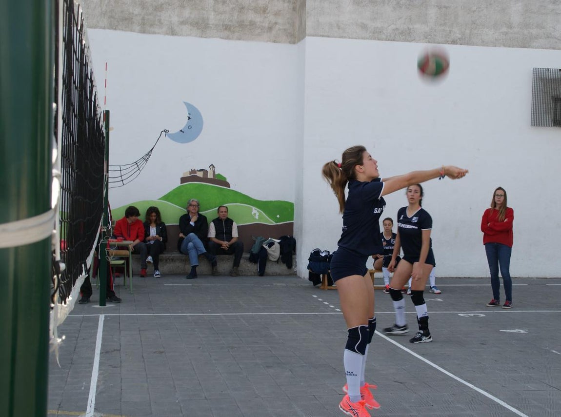 Las mejores imágenes del partido de voleibol juvenil femenino entre Raimundo Lulio y San Patricio Soto