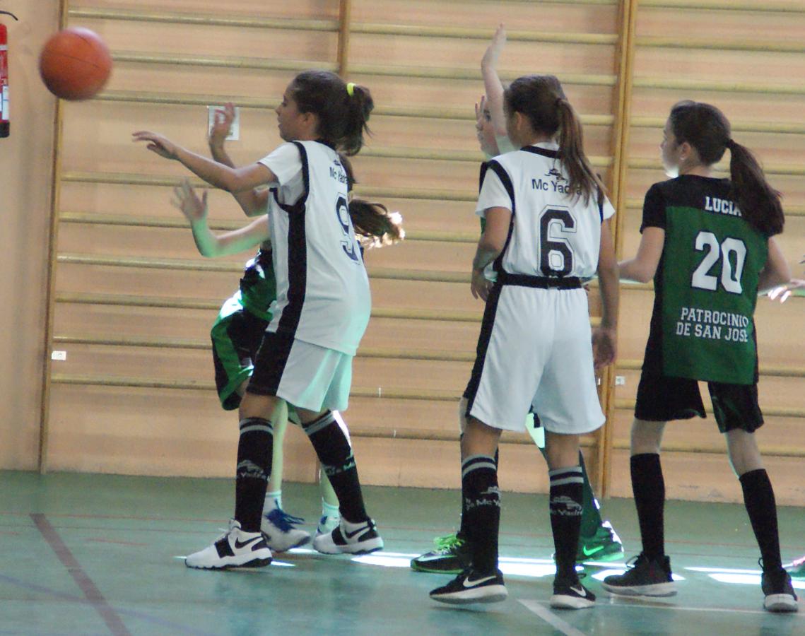 Las mejores imágenes del partido de baloncesto alevín femenino entre Valdefuentes y Patrocinio San José