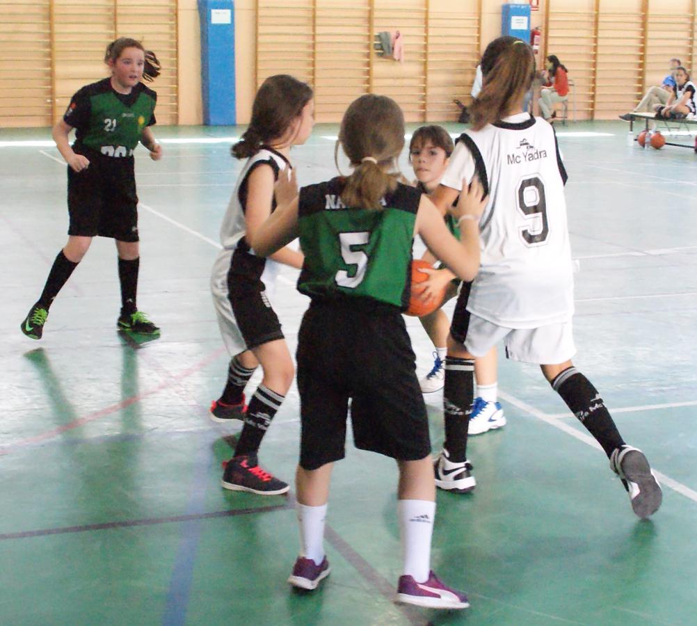 Las mejores imágenes del partido de baloncesto alevín femenino entre Valdefuentes y Patrocinio San José