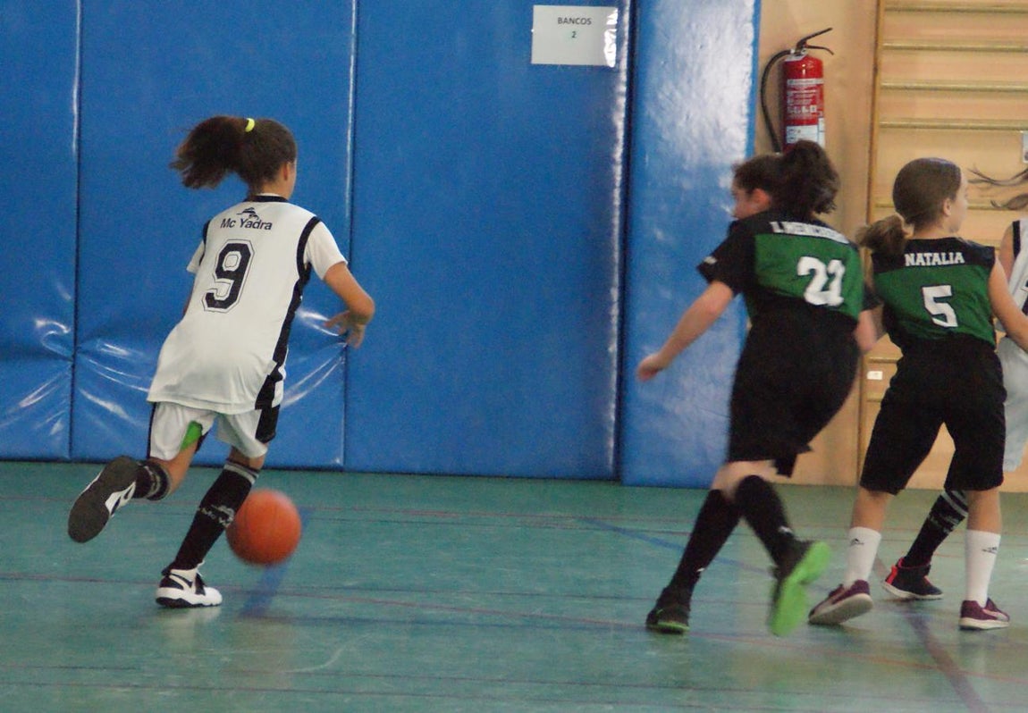 Las mejores imágenes del partido de baloncesto alevín femenino entre Valdefuentes y Patrocinio San José