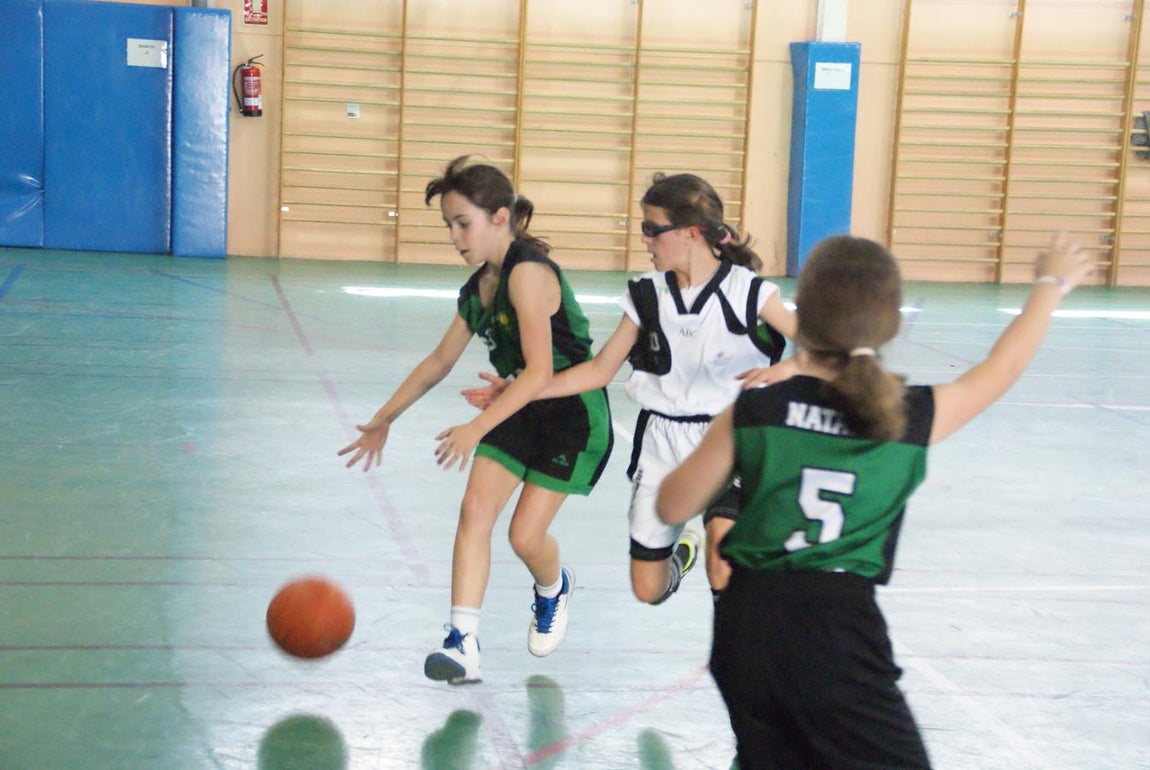 Las mejores imágenes del partido de baloncesto alevín femenino entre Valdefuentes y Patrocinio San José