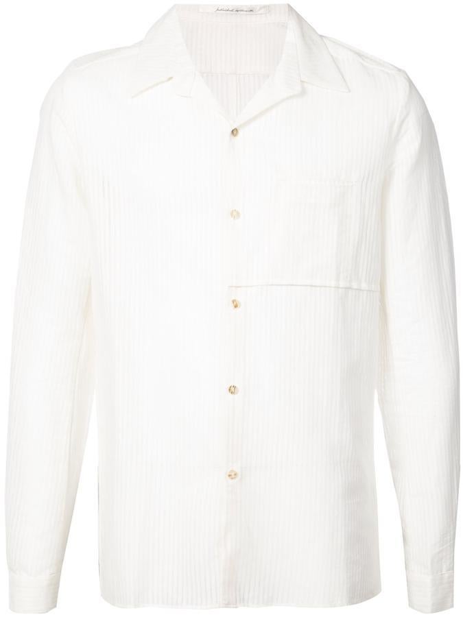 Camisa de Individual Sentiments. Camisa de canalé en mezcla de algodón y papel de color blanco de Individual Sentiments con solapa de muesca, cierre con botones en la parte delantera, manga larga y bolsillo en el pecho (Precio: 1011 euros).