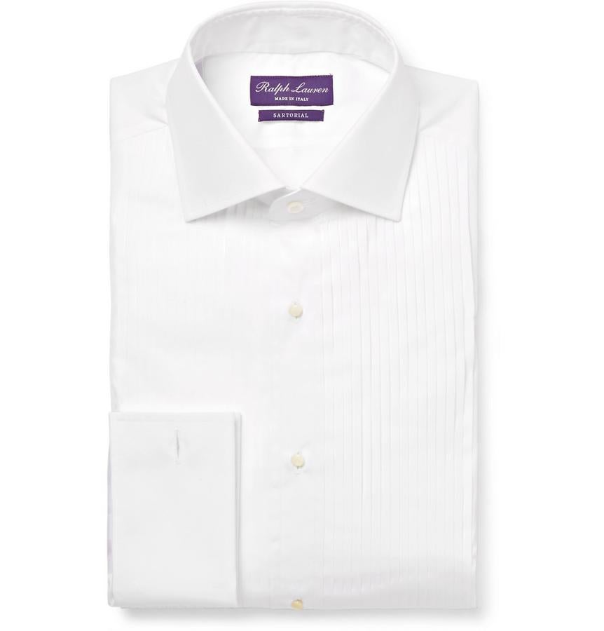 Camisa de Ralph Lauren Purple Label. Siempre está bien tener una camisa de esmoquin blanco preparada en el armario. Ésta de Ralph Lauren está hecha en Italia en algodón y popelín, tiene un frente con pechera plisada y puños dobles listos para tus gemelos favoritos (Precio: 495 euros).