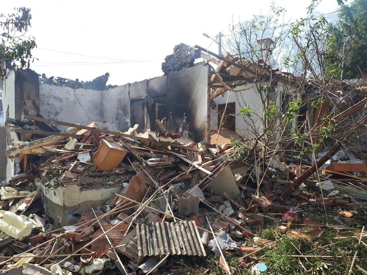 La explosión de una pirotecnia de Tui (Pontevedra) ha dejado un entorno devastado.. 