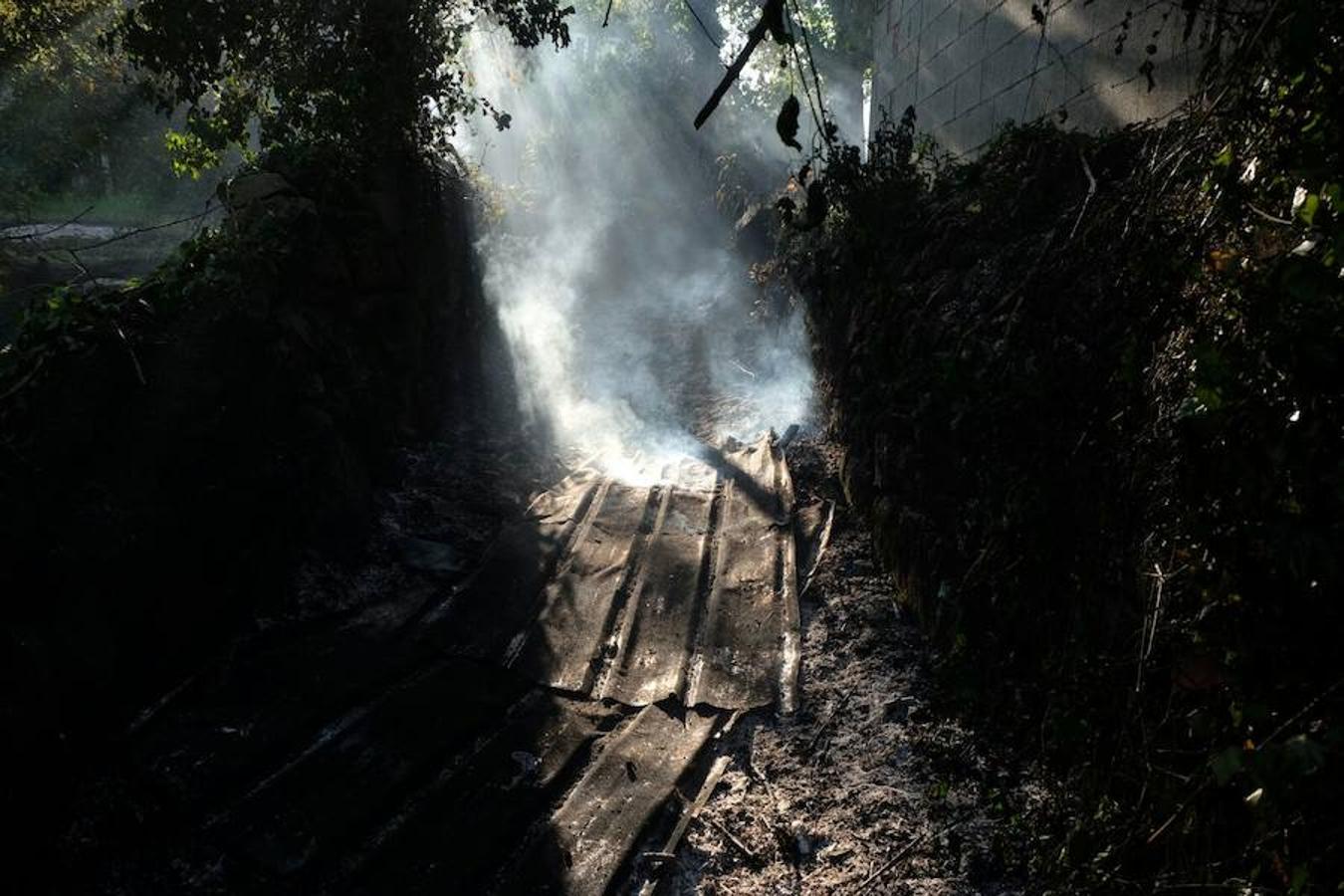 La explosión de una pirotecnia de Tui (Pontevedra) ha dejado un entorno devastado.. 