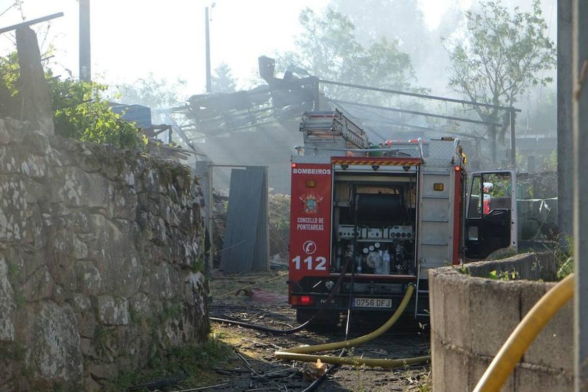 La explosión de una pirotecnia de Tui (Pontevedra) ha dejado un entorno devastado.. 