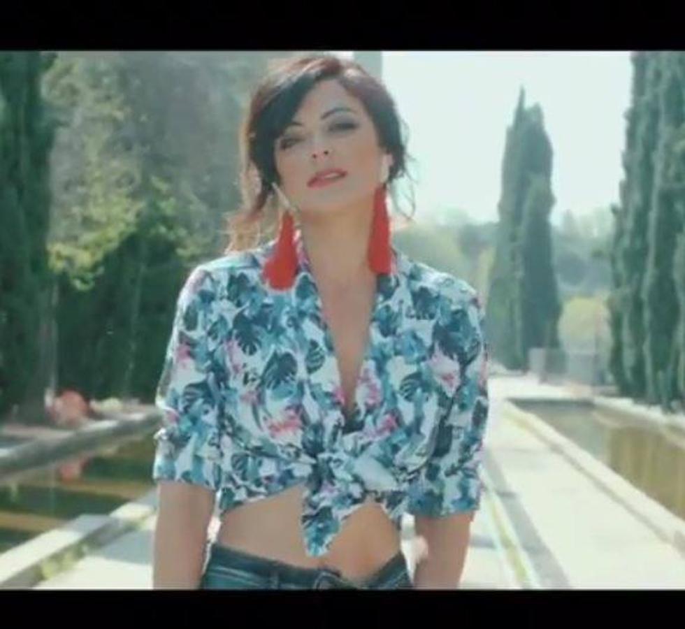 Merche. La cantante, y ahora concursante de «Bailando con las estrellas», anticipa un clip de lo que será su nuevo tema, «Te lo mereces»