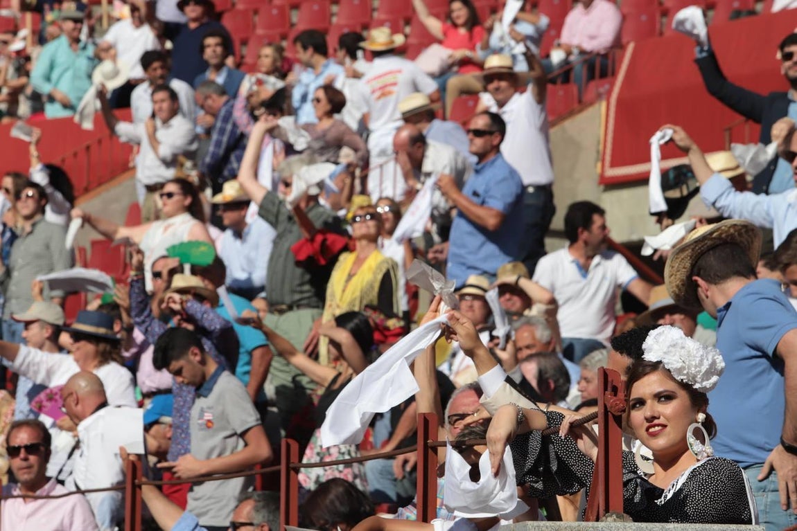 En imágenes, la corrida de Finito, Morante y Roca Rey en Córdoba