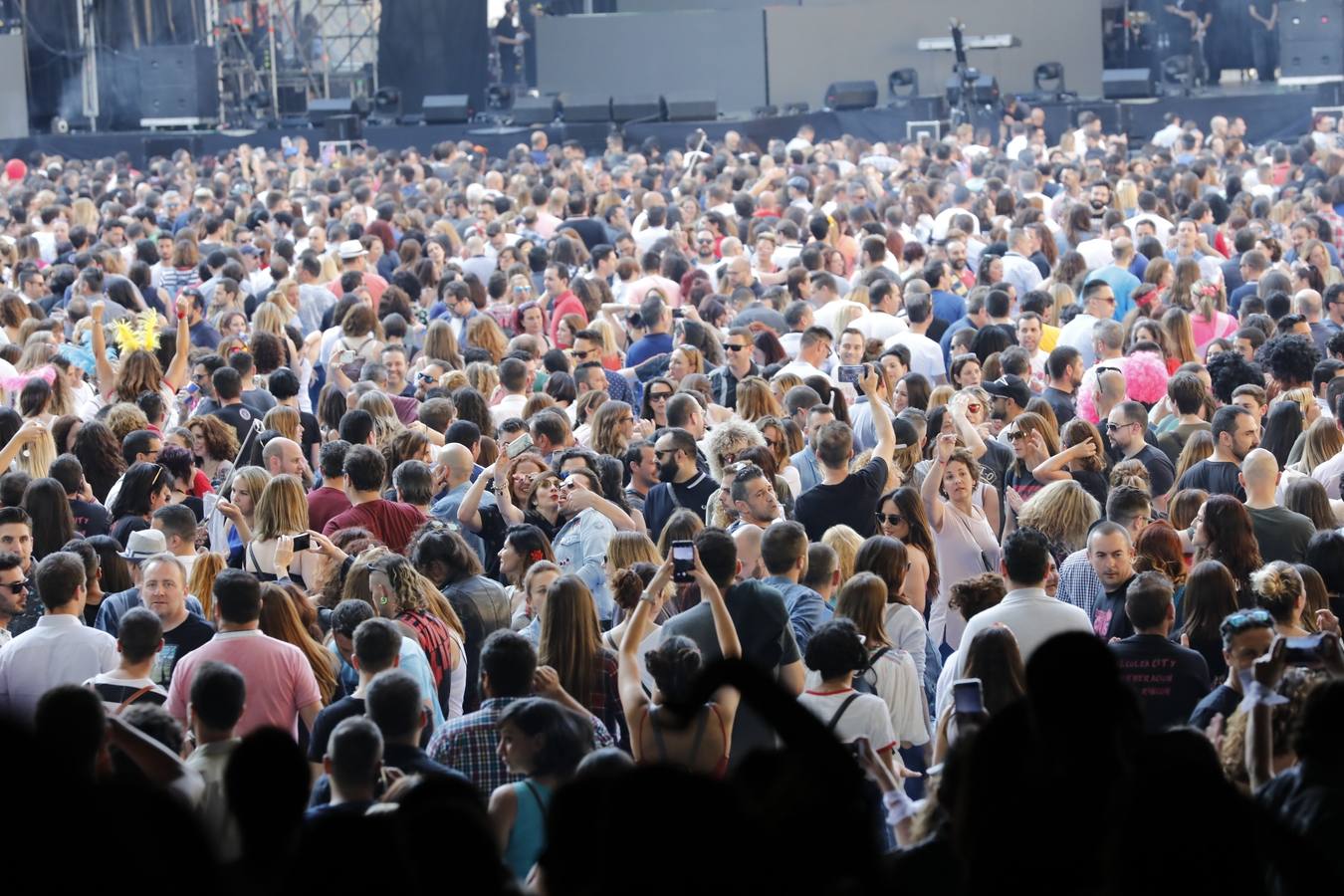 La fiesta de la nostalgia llena el Estadio de la Cartuja