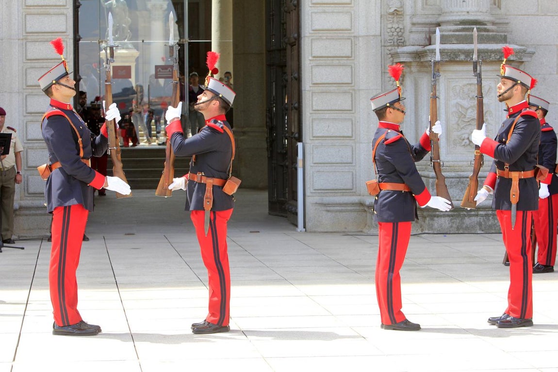 El relevo de la Guardia en el Alcázar de Toledo, en imágenes
