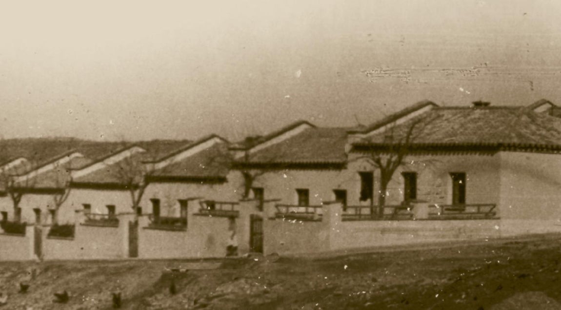 Casas de la barriada promovida por el Banco de Ahorro y Construcción hacia 1943. Foto Archivo Municipal de Toledo. 