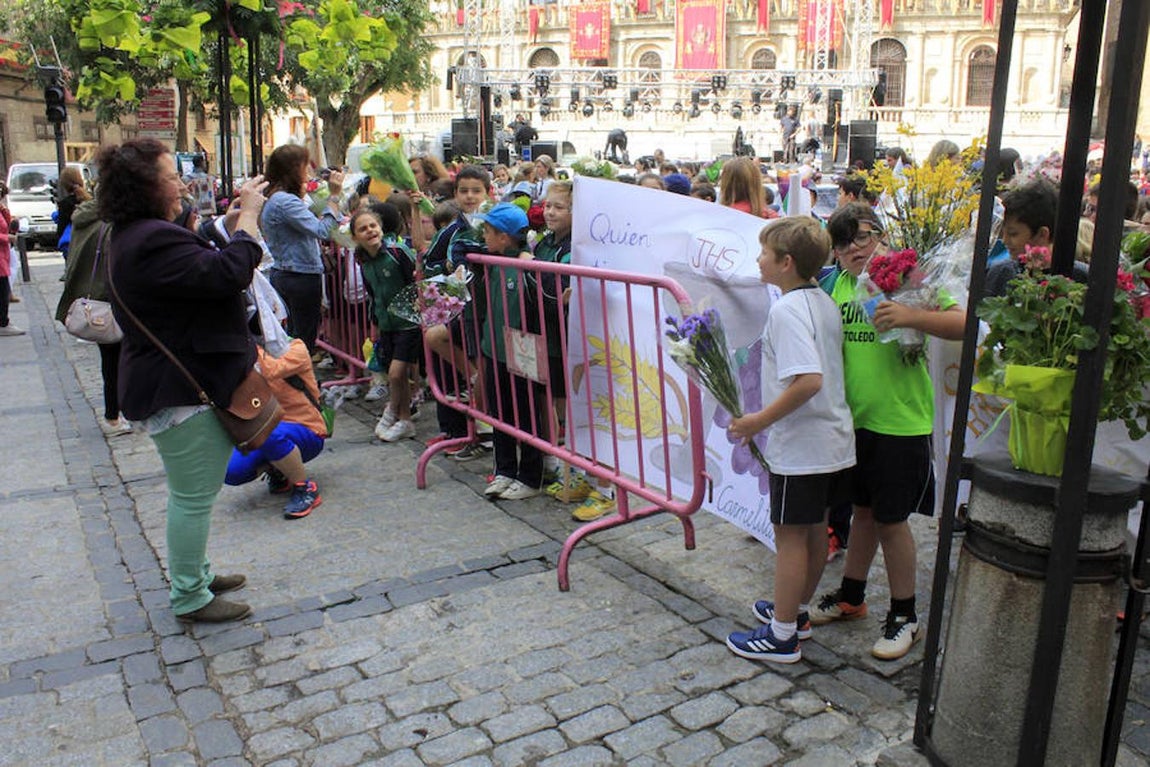 Una colorida ofrenda floral