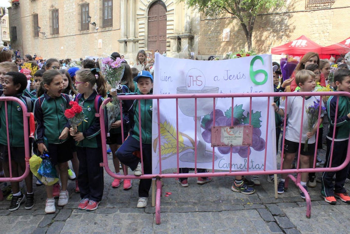 Una colorida ofrenda floral
