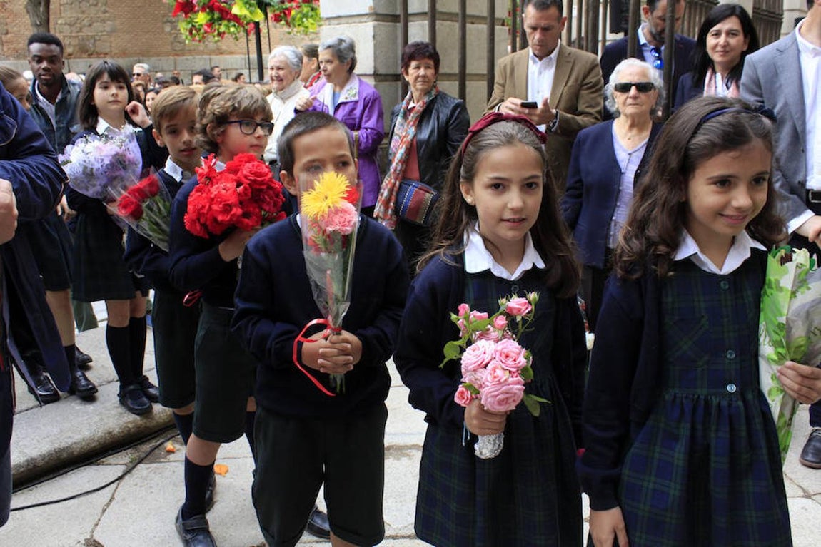 Una colorida ofrenda floral