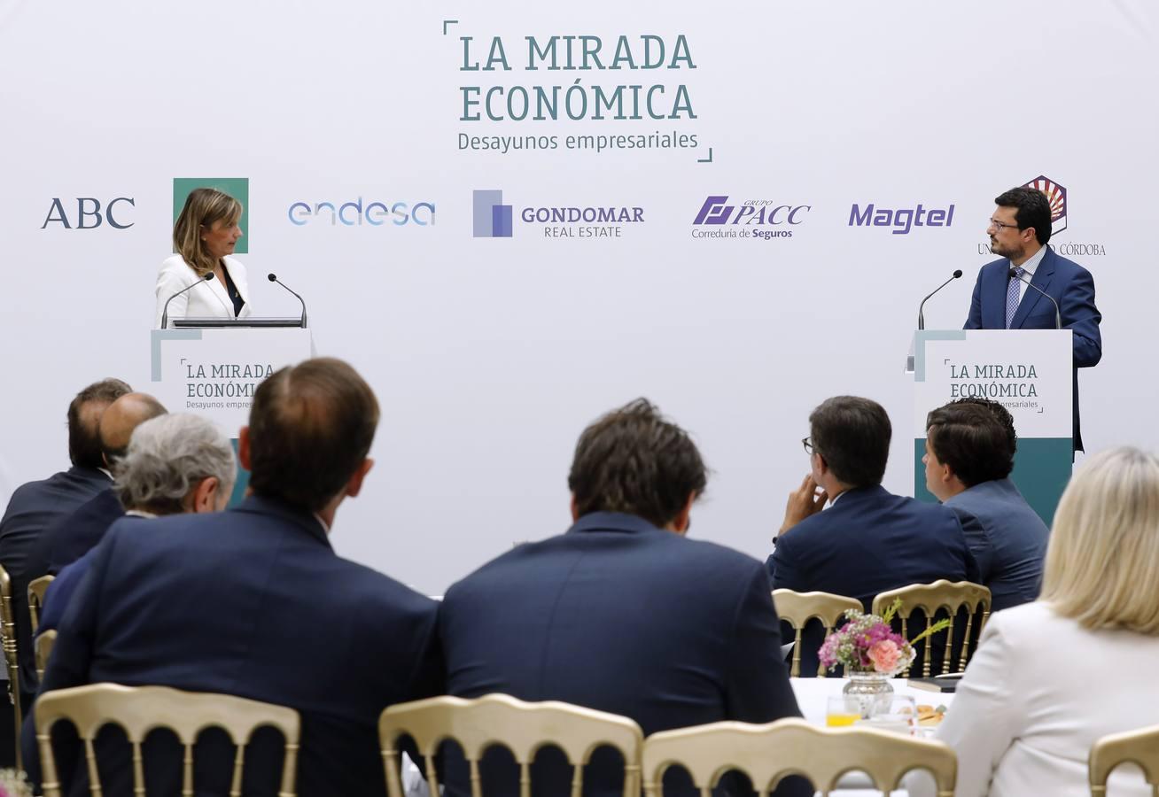 La charla de la responsable de Extenda, en imágenes