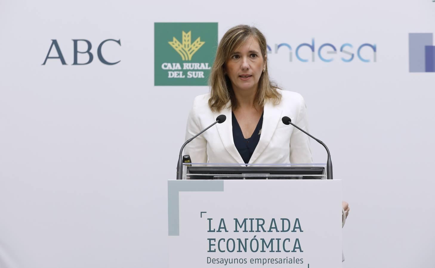 La charla de la responsable de Extenda, en imágenes