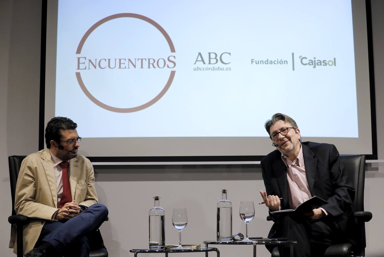 En imágenes, el encuentro con Ignacio Camacho