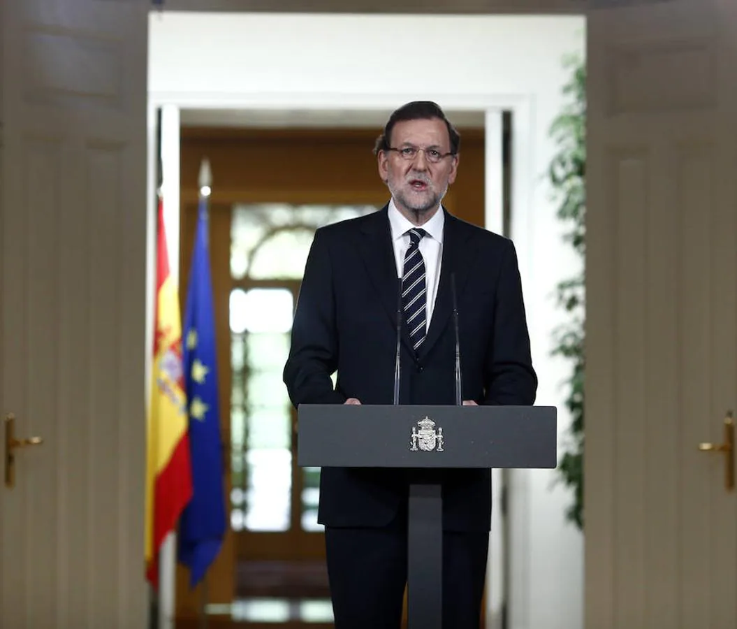 Su Gobierno es el encargado de preparar la abdicación del Rey Don Juan Carlos. En la imagen, durante la rueda de prensa en la que Mariano Rajoy lo anunció. 