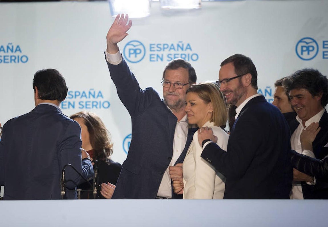 El domingo 20 de diciembre tuvieron lugar las duodécimas elecciones generales. El Partido Popular fue la candidatura más votada (28,72 %), y obtuvo 123 diputados, pero respecto a las elecciones de 2011 perdió 63 escaños y más de tres millones y medio de votos, sin revalidar la mayoría absoluta. 