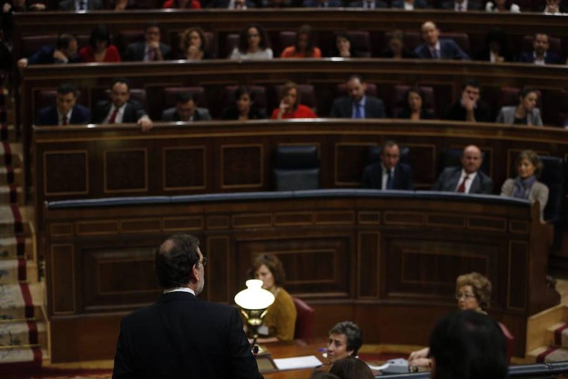 El 2 y 3 de marzo tiene lugar la investidura (fallida) de Pedro Sánchez, que no logra. El 3 de mayo el Rey disuvleve las Cortes y vuelven a convocarse elecciones. 