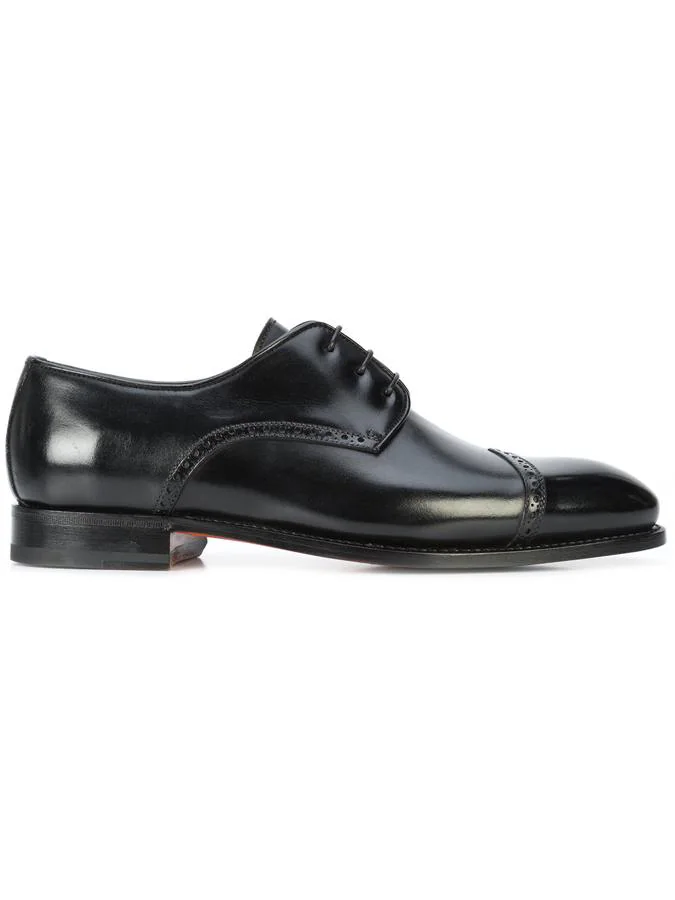 Zapatos de Bontoni. Zapatos modelo latino con cordones en piel de color negro de Bontoni (Precio: 1450 euros).