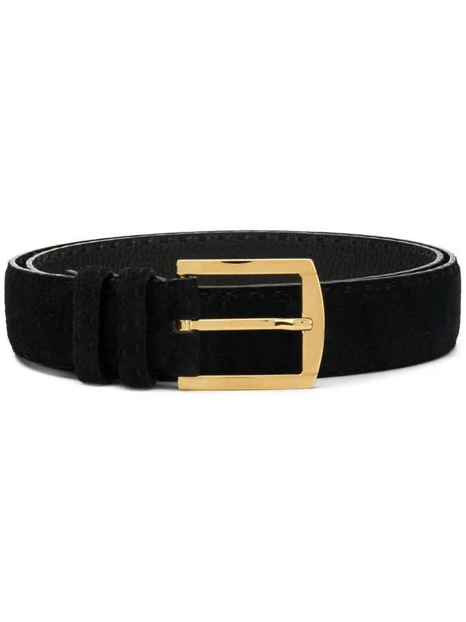 Cinturón de Kiton. Cinturón clásico en cuero negro de la firma Kiton (Precio: 576 euros
