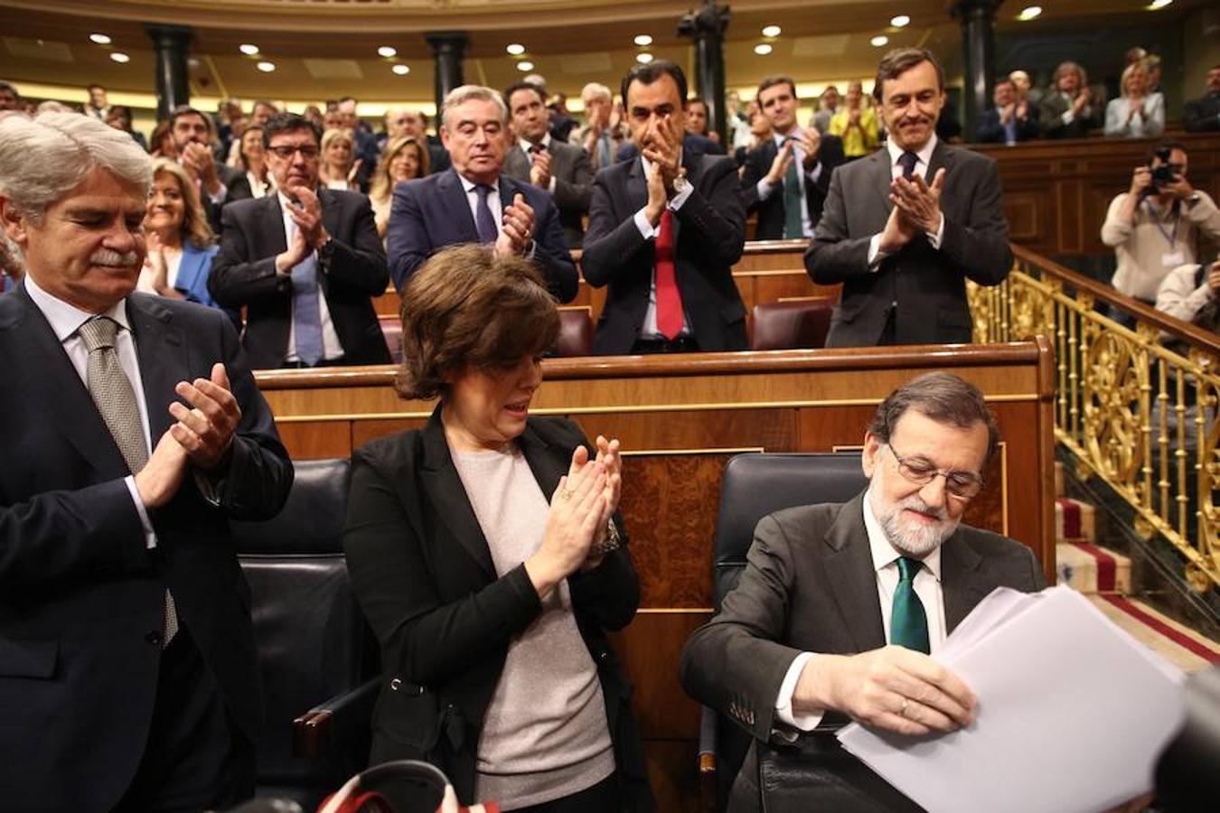 Mariano Rajoy recibió una sonora ovación de su grupo cuando entró al hemiciclo. 