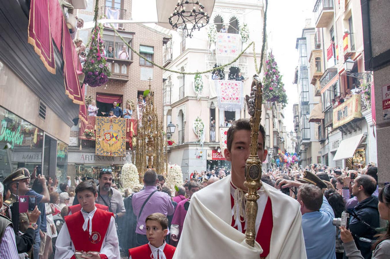 Un magno desfile en honor al Santísimo