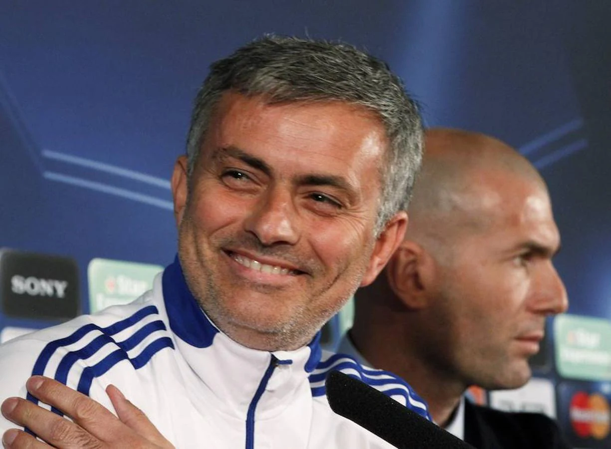 Zidane regresó al Real Madrid como ayudante de José Mourinho, un puesto que dejó para terminar de formarse como entrenador. 