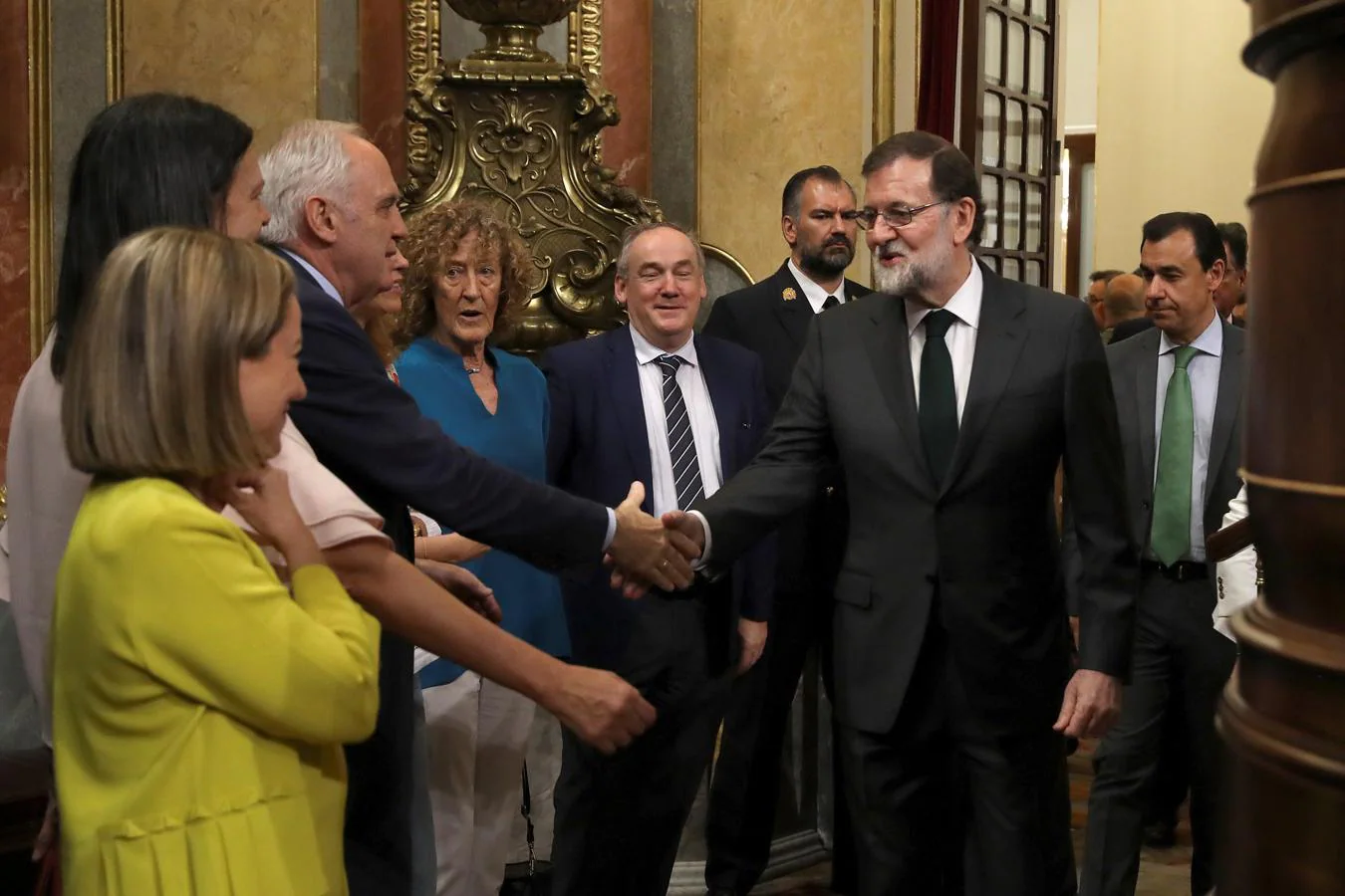 Mariano Rajoy es recibido en el Congreso donde se celebraba la moción de censura presentada por el PSOE. 