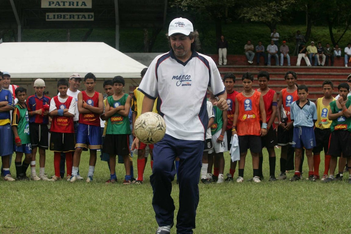 Homenaje a Mágico González en &#039;Informe Robinson&#039;