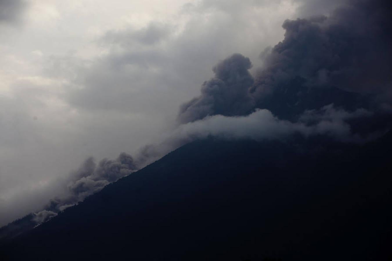 El Gobierno, a través del Ministerio de Desarrollo (Mides), ha enviado asistencia humanitaria para las poblaciones afectadas por la erupción volcánica.. 