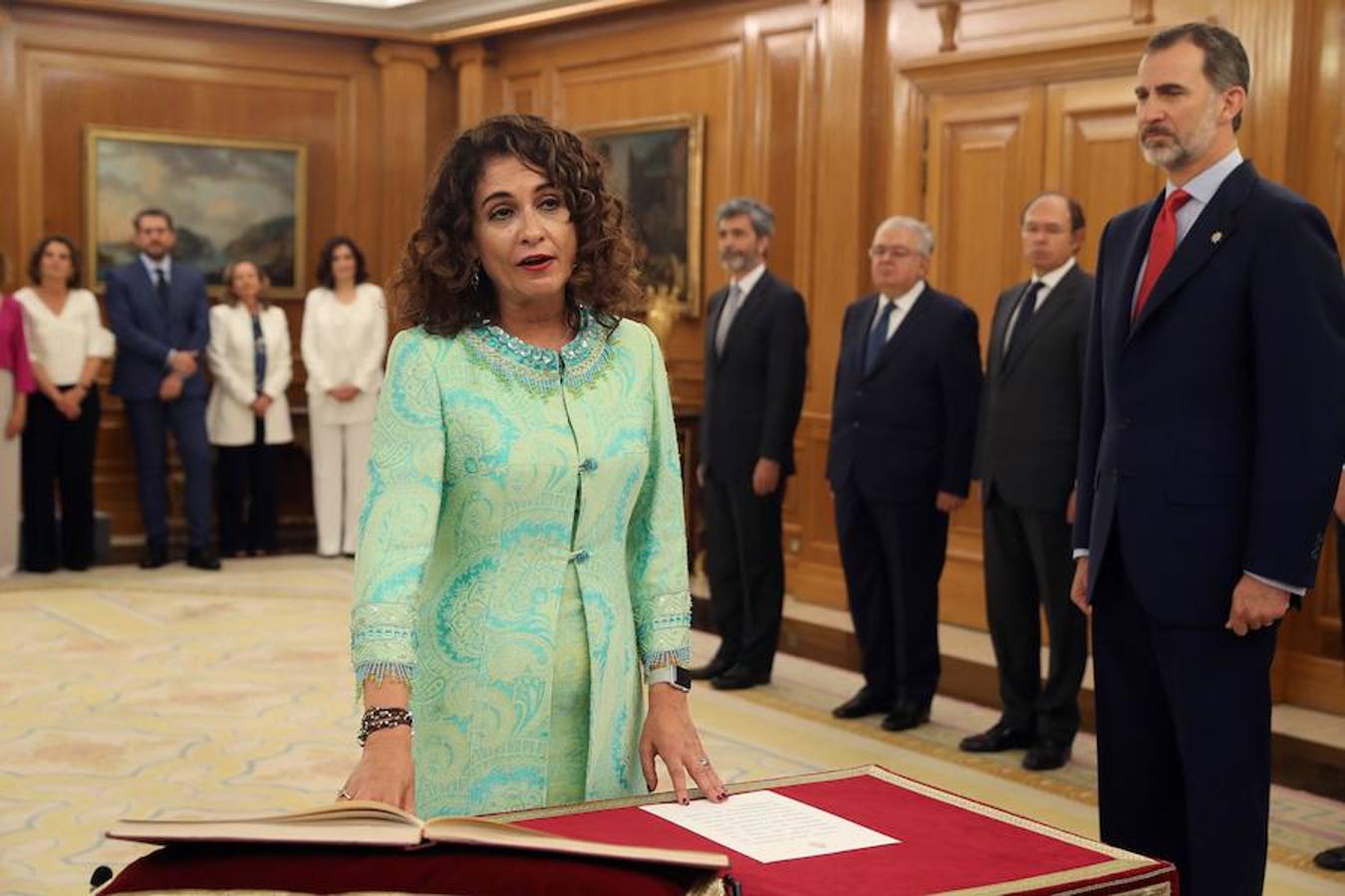 María Jesús Montero promete su cargo como nueva ministra de Hacienda. 