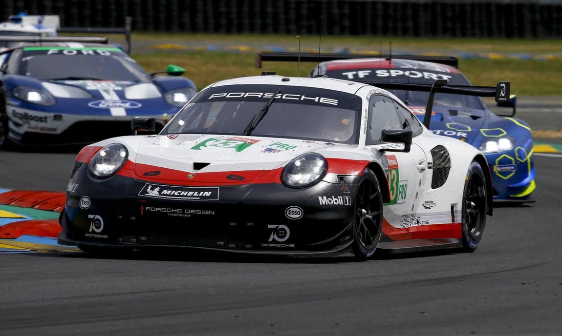 El Porsche 911 RSR es el 911 más rápido de la historia en pista. No es el 911 más potente de todos los tiempos, mérito que corresponde al 911 GT2 RS, ni el más veloz en línea recta. 