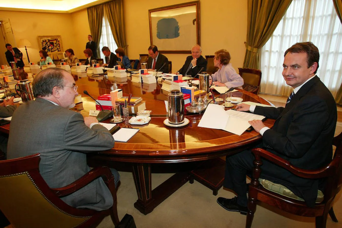 El 19 de abril de 2004, José Luis Rodríguez Zapatero presidió su primer Consejo de Ministros. 