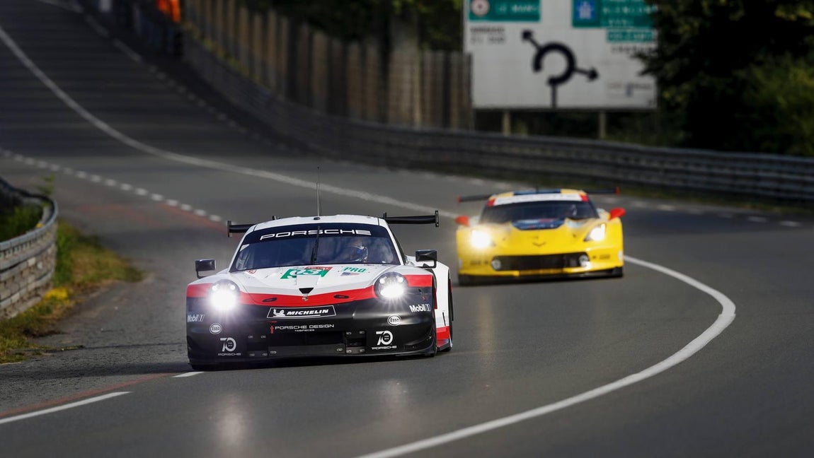 El Porsche 911 RSR es el 911 más rápido de la historia en pista. No es el 911 más potente de todos los tiempos, mérito que corresponde al 911 GT2 RS, ni el más veloz en línea recta. 