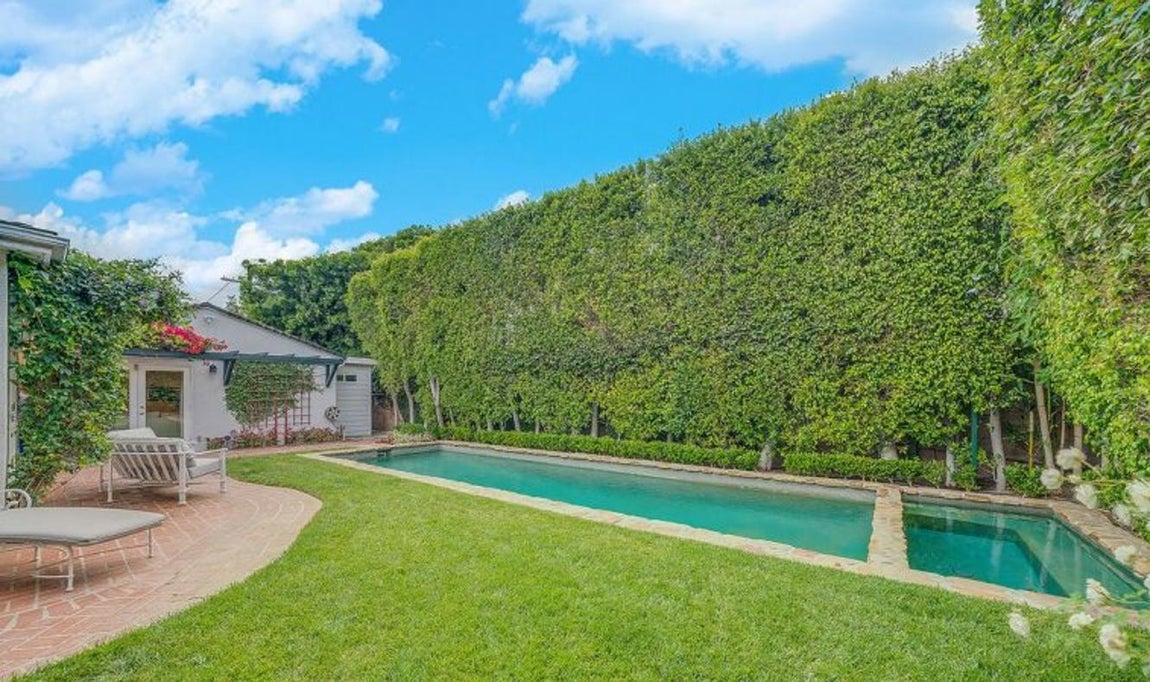 Casa de invitados. En un extremo la vivienda principal y claramente separada se encuentra una casa para invitados. Allí los allegados de la actriz disponen de todas las comodidades y la máxima privacidad