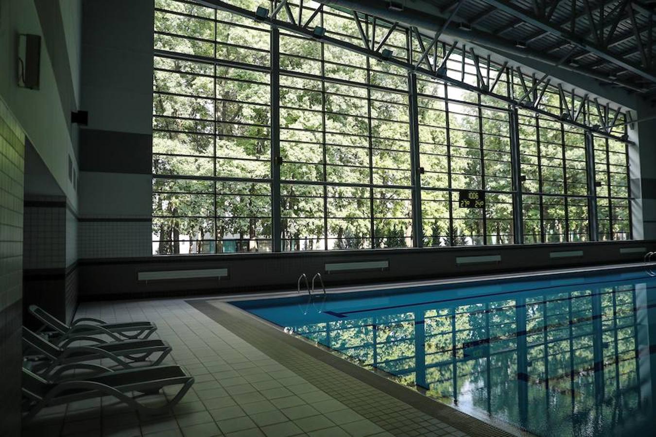 Las instalaciones cuentan con una piscina interior climatizada. 