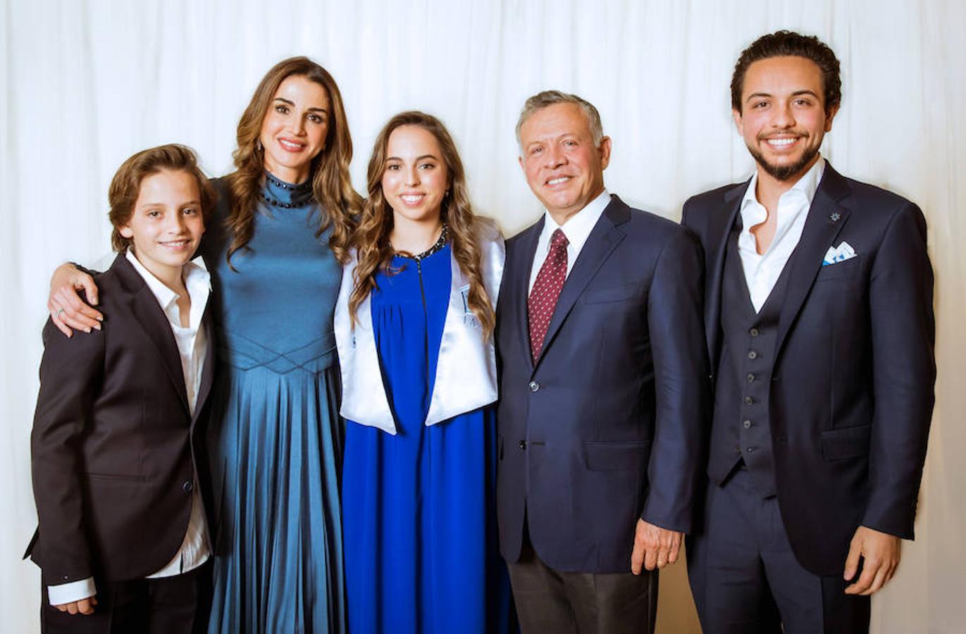 Superación. El mes pasado, la Familia Real de Jordania acompañó a la Princesa Salma en el día de su graduación