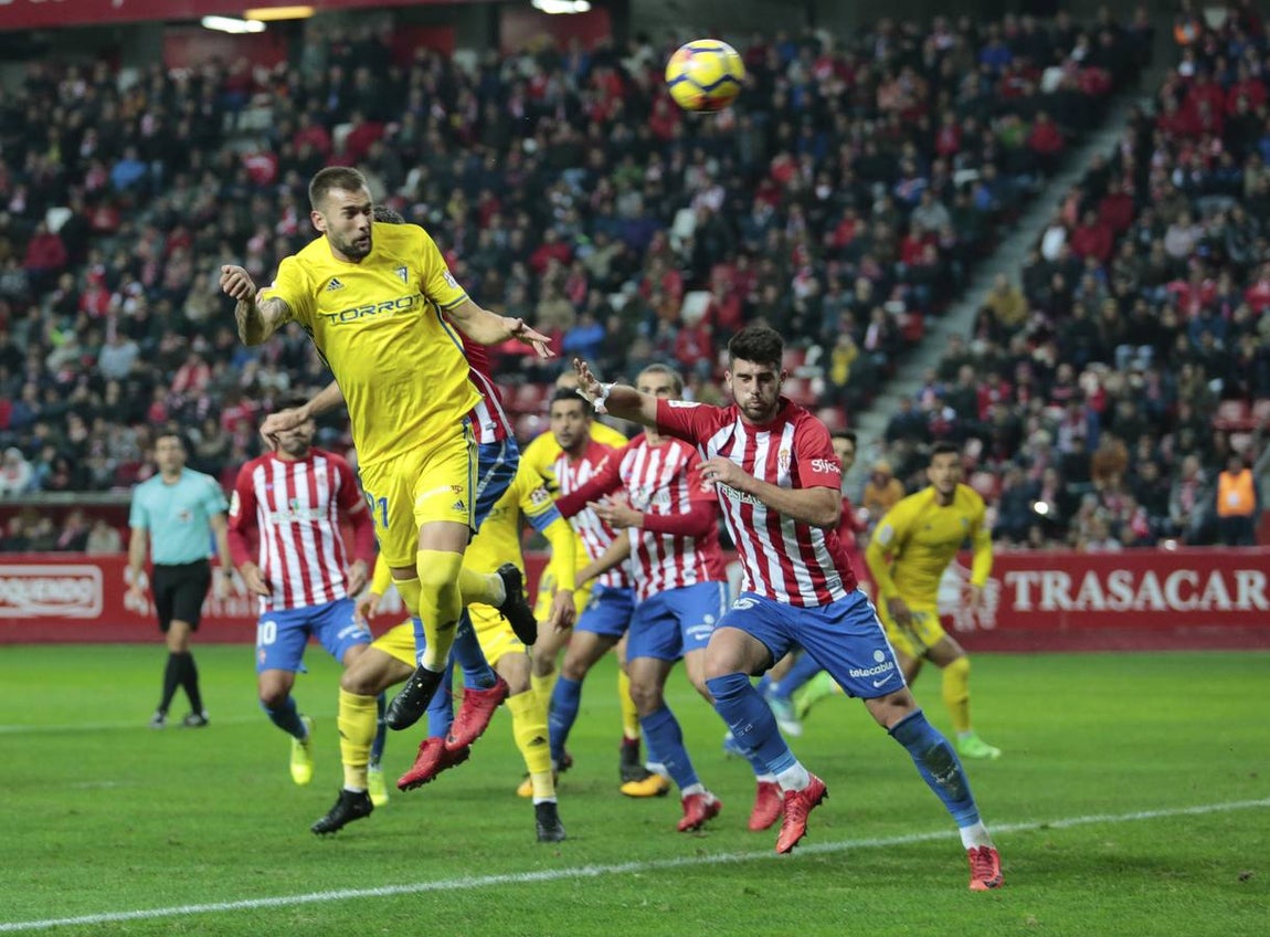 El equipo reacciona y resucita en El Molinón. 
