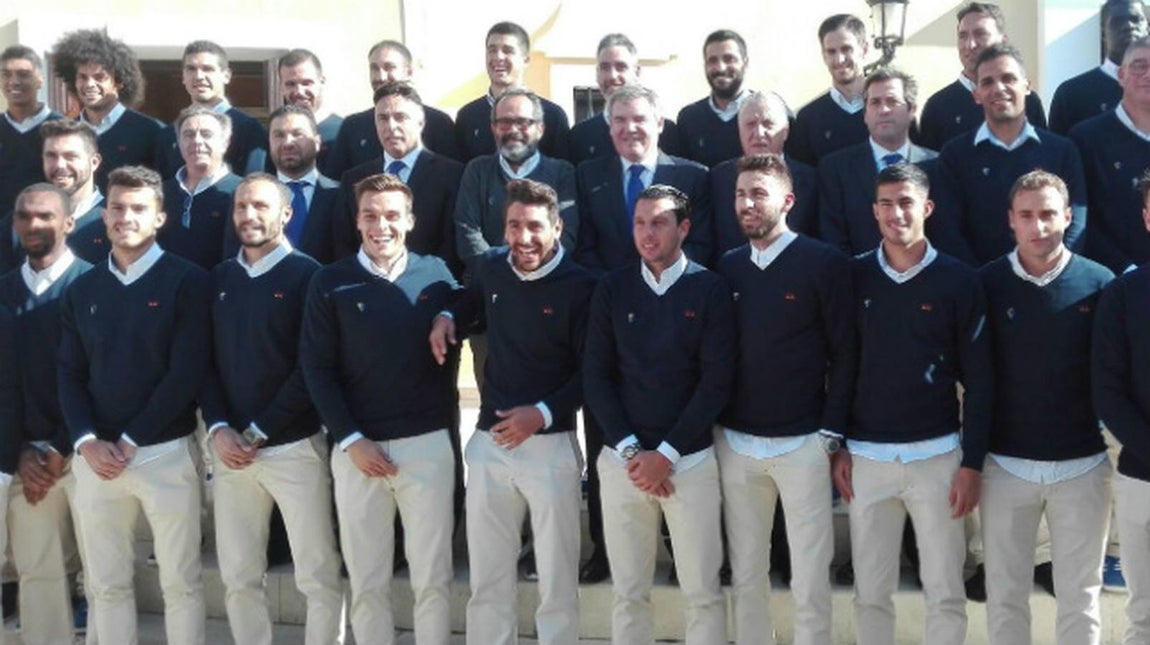 Comida de Navidad con buen ambiente pese a la guerra institucional. 