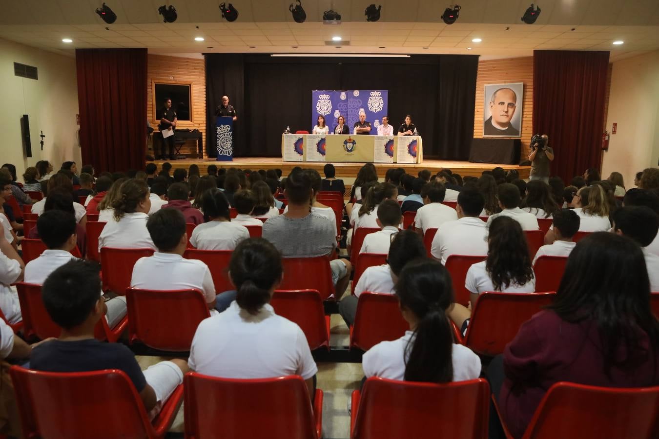 La Policía entrega los carnet de ciberexpert@s a alumnos gaditanos