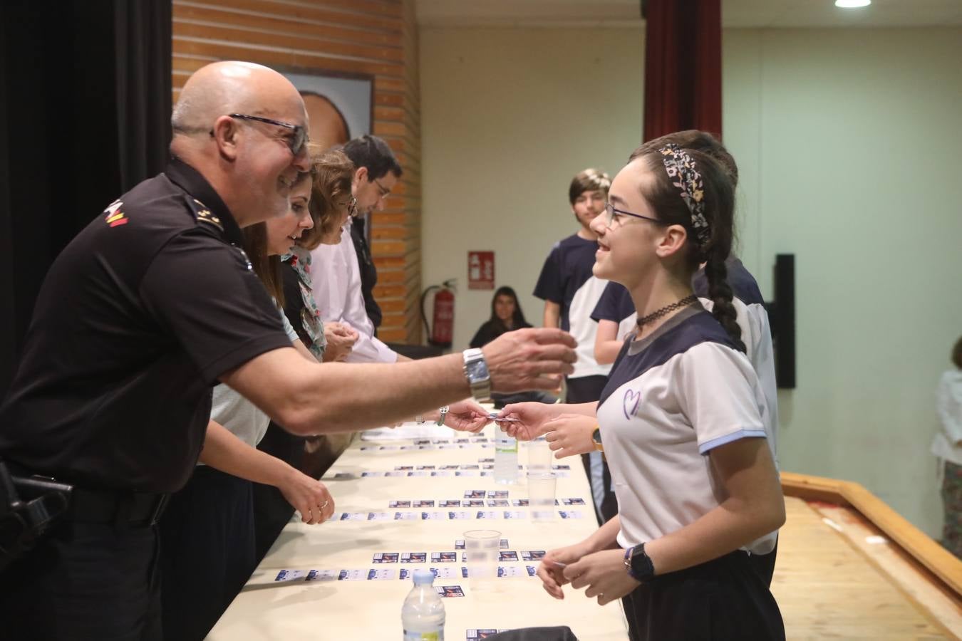 La Policía entrega los carnet de ciberexpert@s a alumnos gaditanos